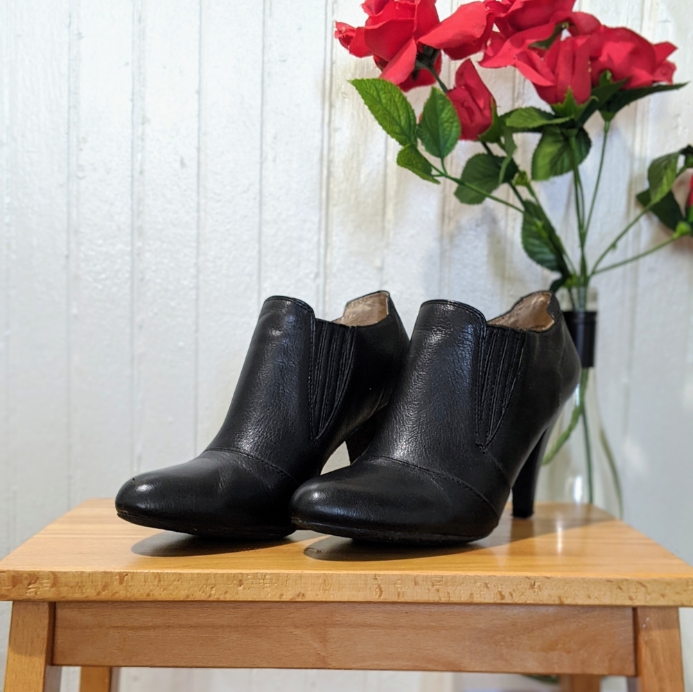 Audrey Brooke Avignon Chelsea Boot